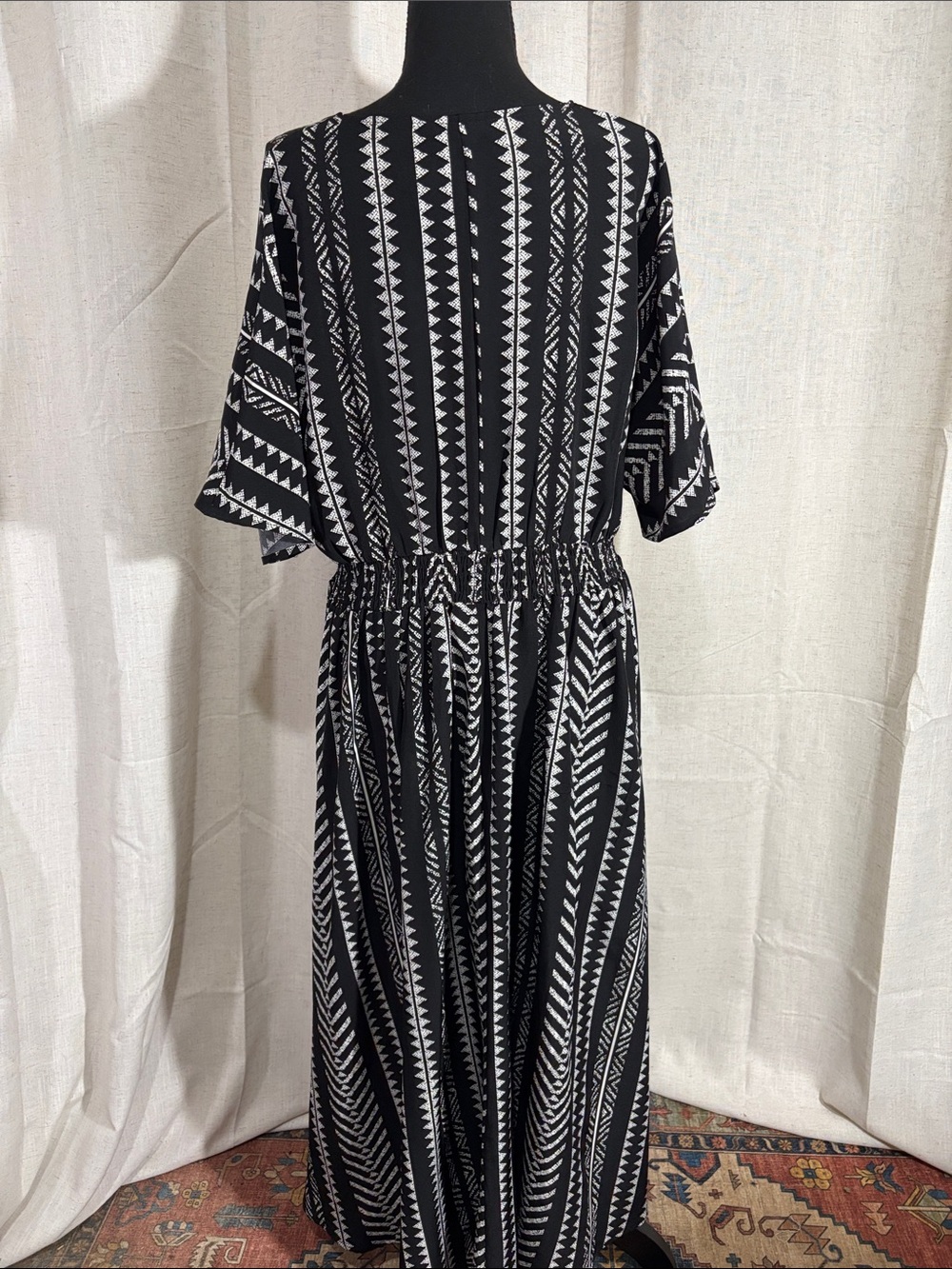 BloomChic Black & White Geometric Print Maxi Dress - Picture 2 of 6